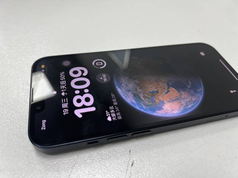 Apple iPhone 13 0