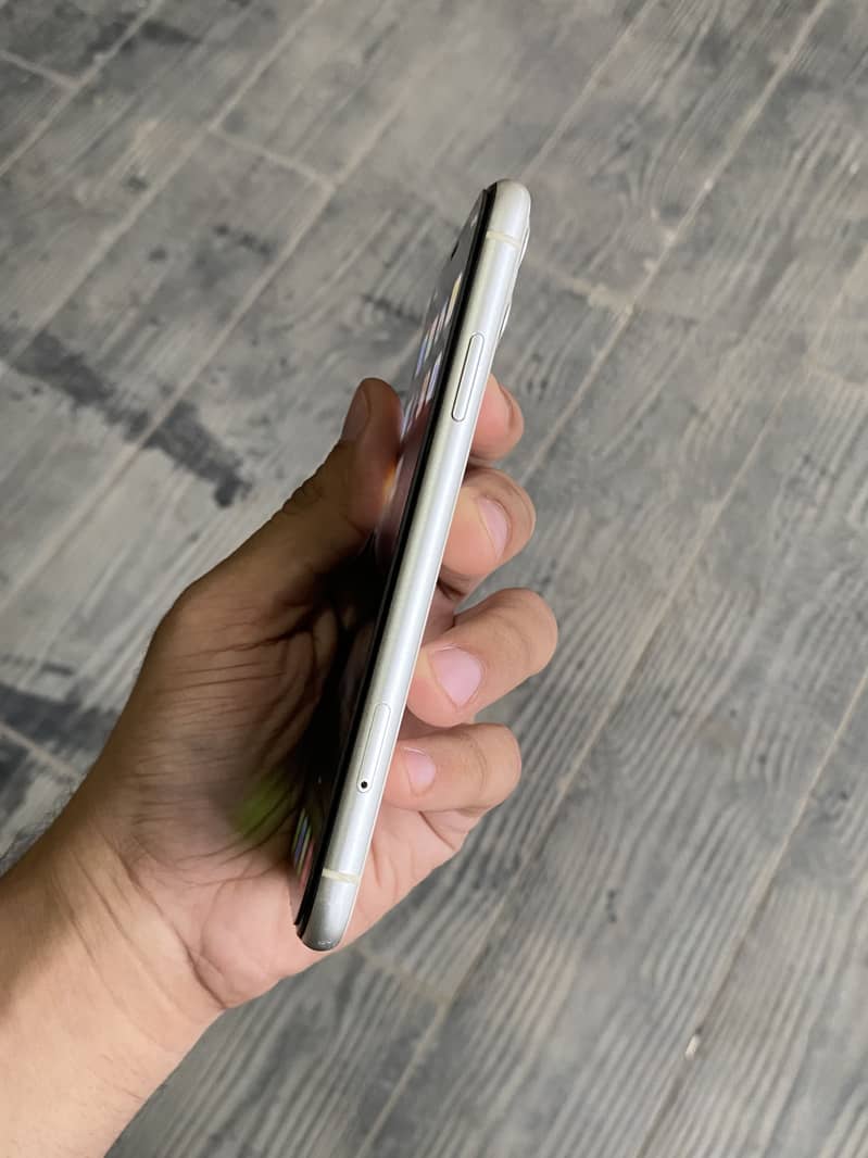 Apple iPhone 11 3
