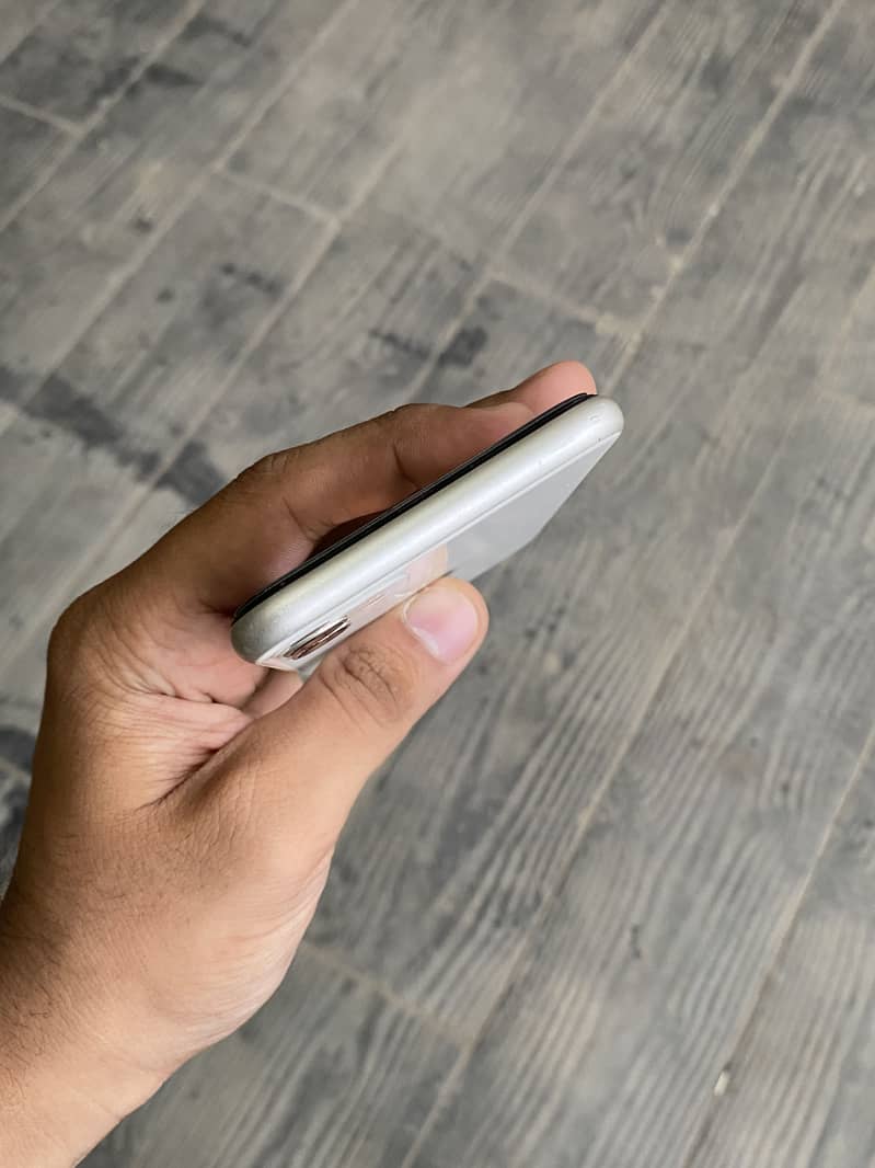 Apple iPhone 11 5