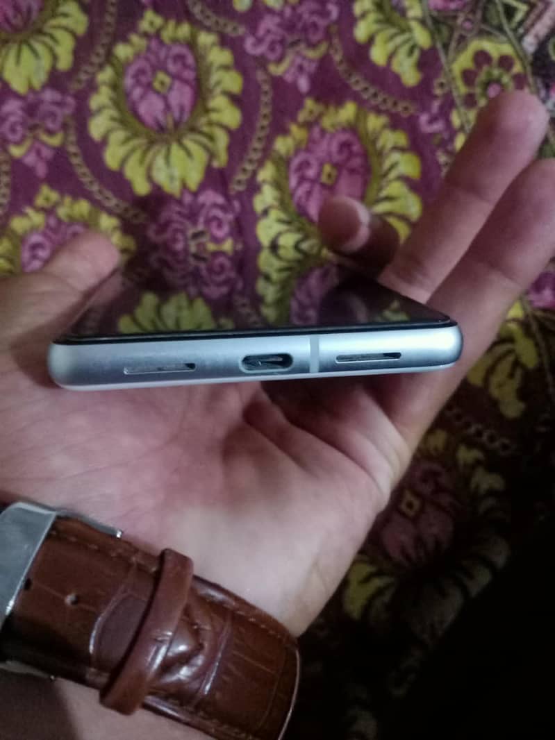 Google Pixel 7 4