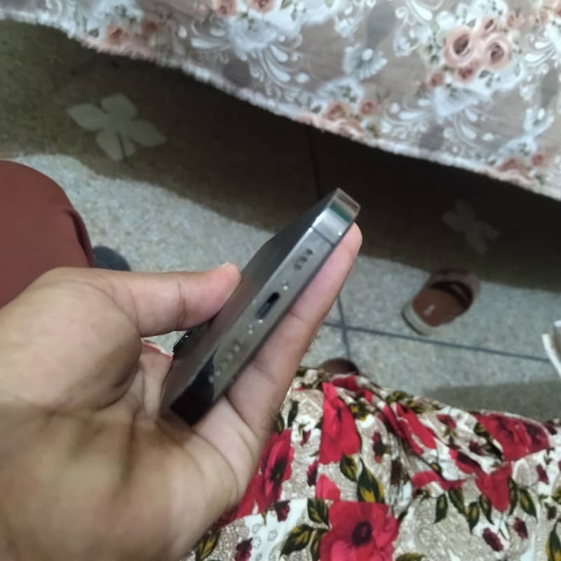Apple iPhone 13 pro 0