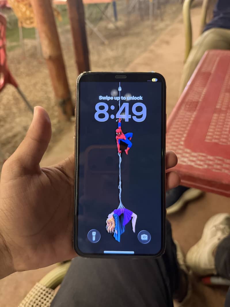 iPhone 11 Pro Max 12