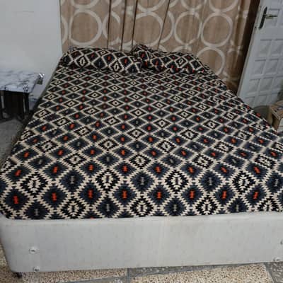 queen size bed with tyres n spring mattress