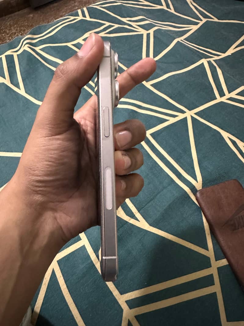 Apple iPhone 15 Pro 2