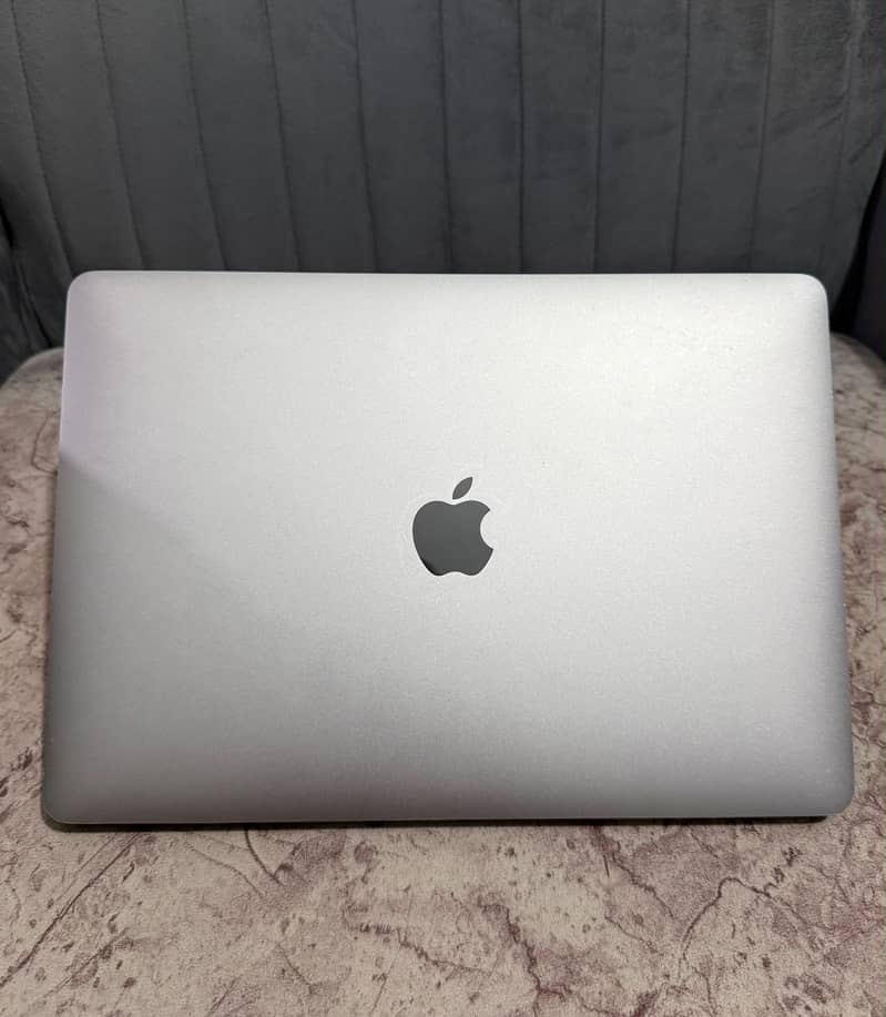 Apple macbook pro 1