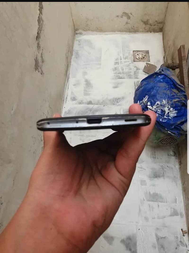 Sharp Aquos Zero 2 4
