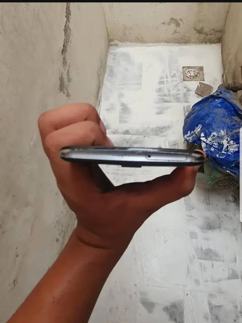 Sharp Aquos Zero 2 6