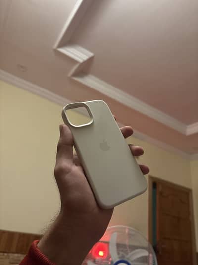 White silicone case for Iphone 15
