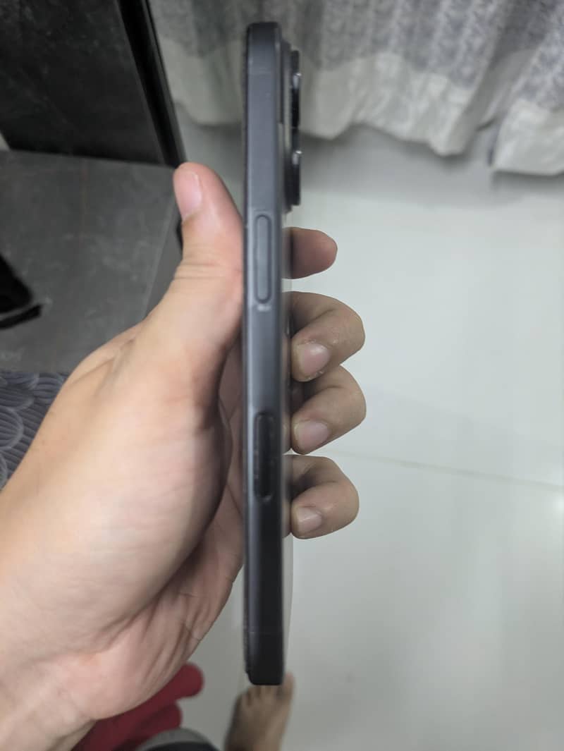 Apple iPhone 16 1