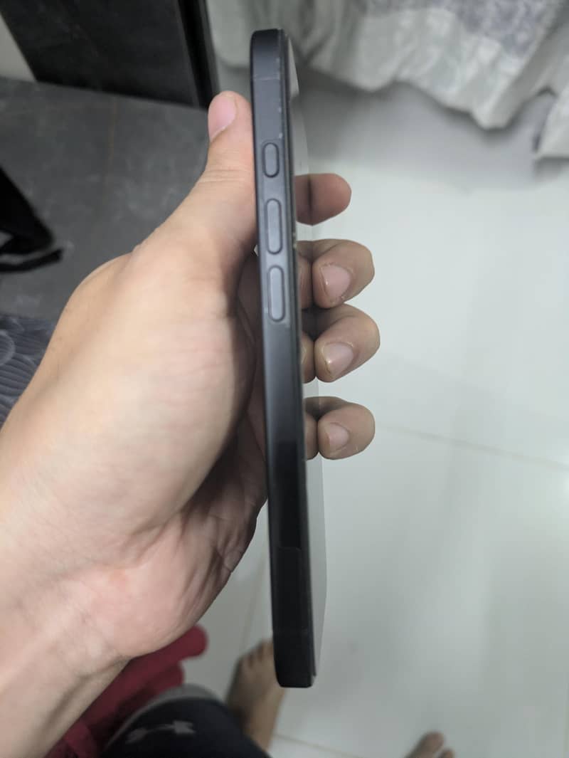 Apple iPhone 16 3