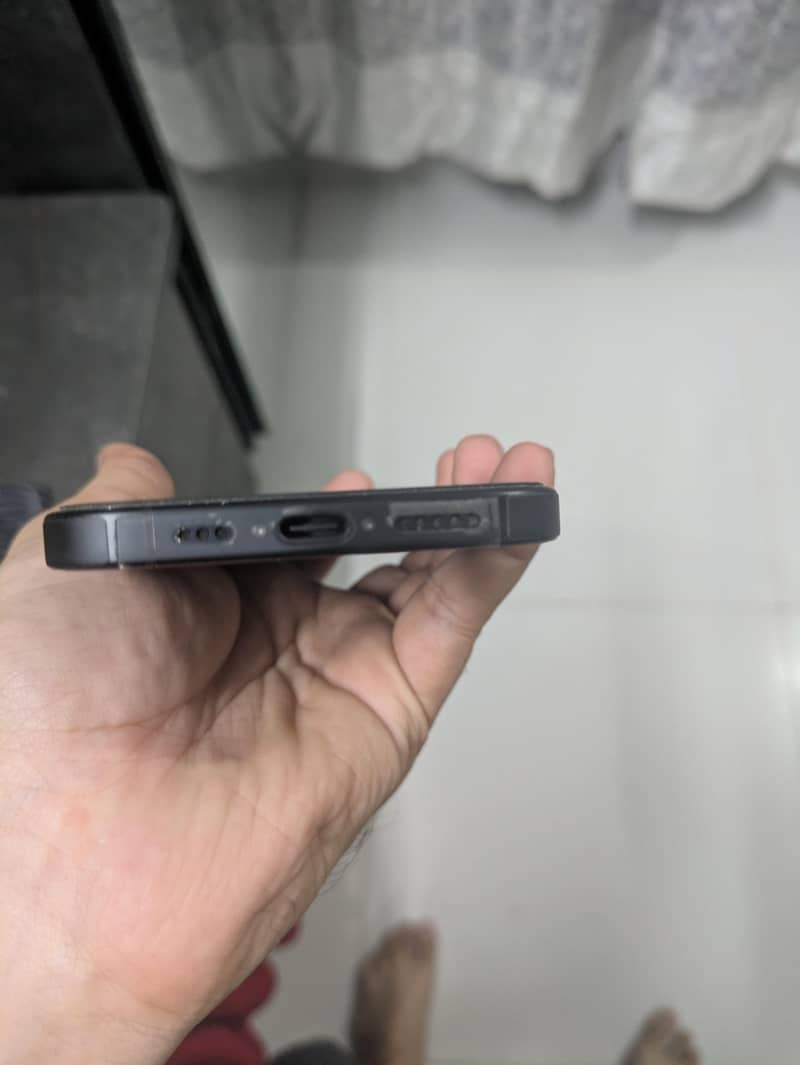 Apple iPhone 16 4