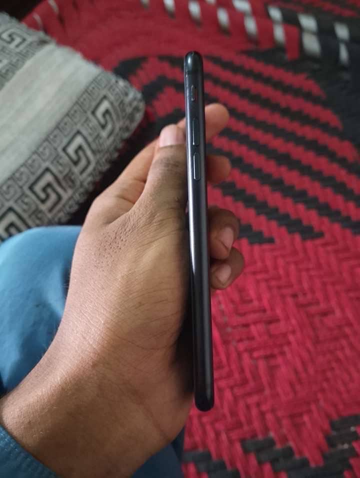 Apple iPhone SE 0