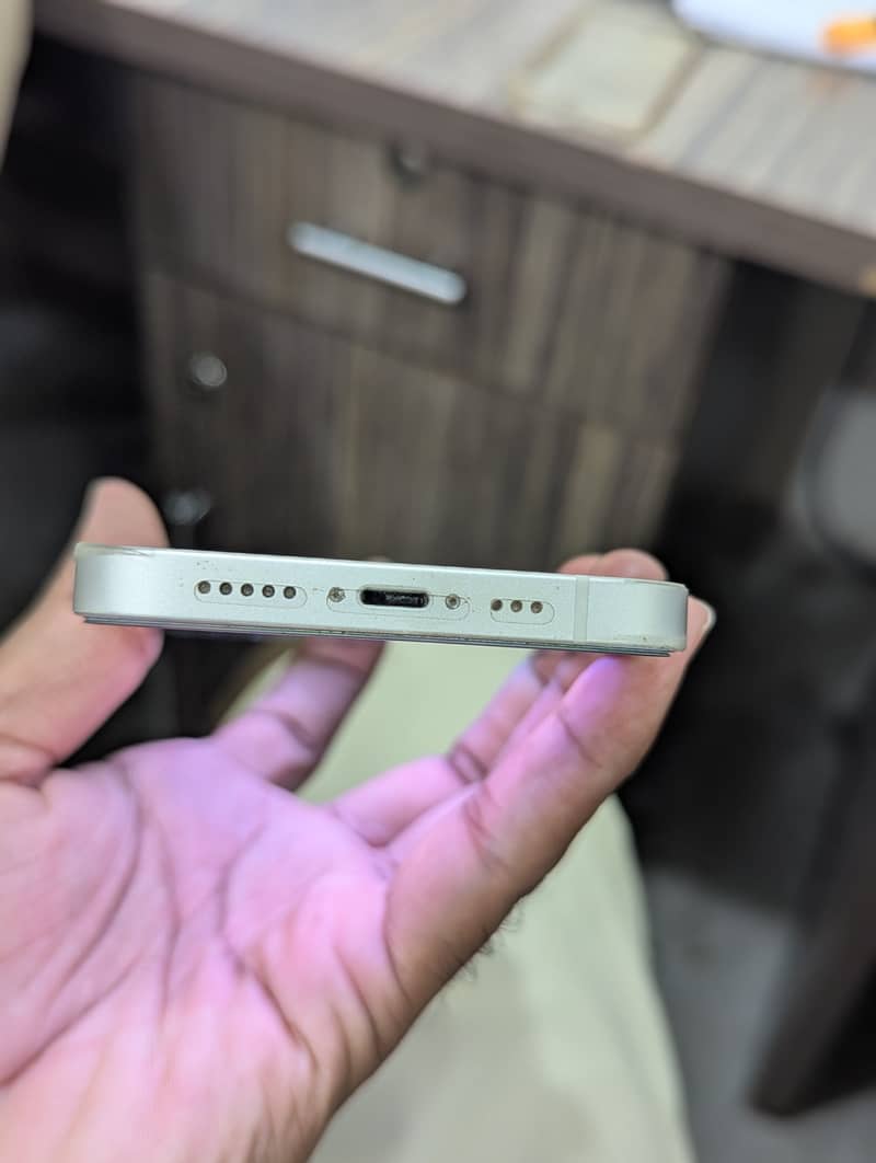 Apple iPhone 14 3