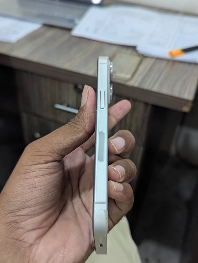 Apple iPhone 14 4