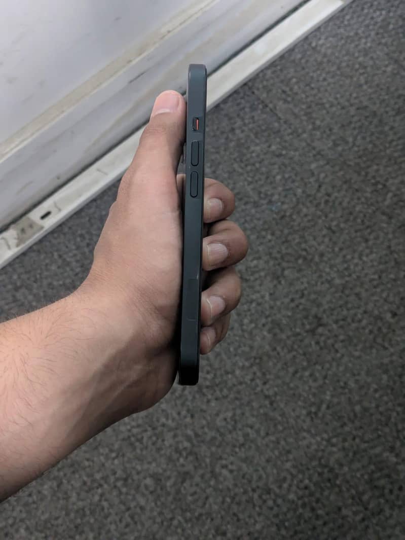 Apple iPhone 14 3