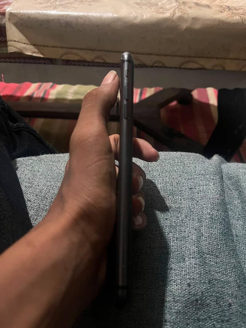 Apple iPhone 8 Plus 5