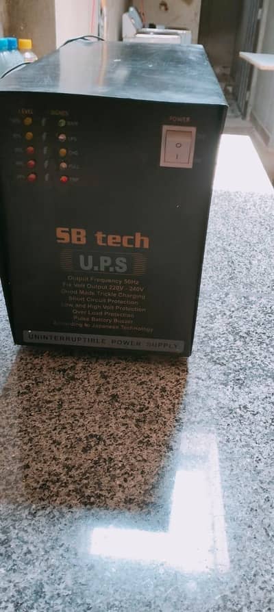 700W UPS