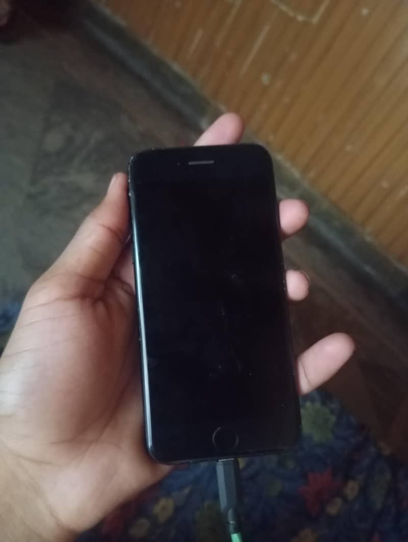 Apple iPhone 7 0