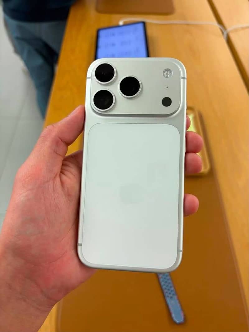 Apple iPhone 17 Pro Max 1