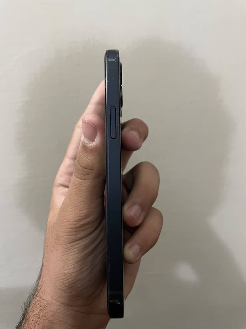 Apple iPhone 12 4