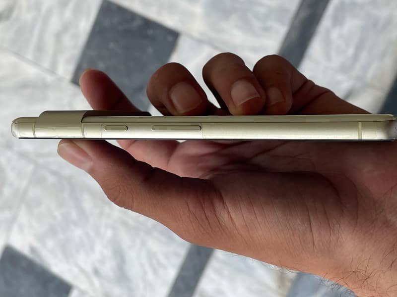 Google Pixel 7 4