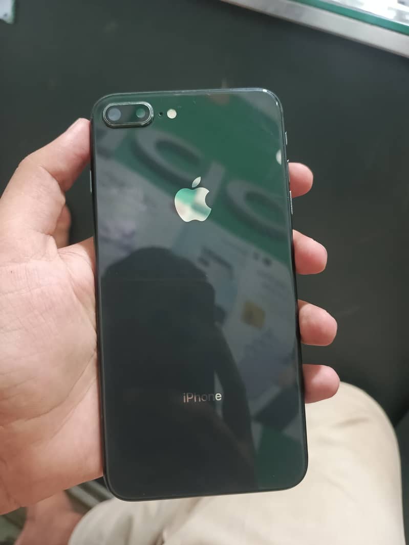 Apple iPhone 8 Plus 0