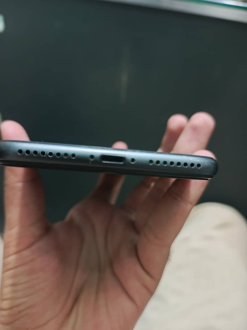 Apple iPhone 8 Plus 3