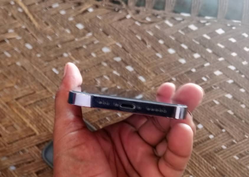 Apple iPhone 14 Pro 2