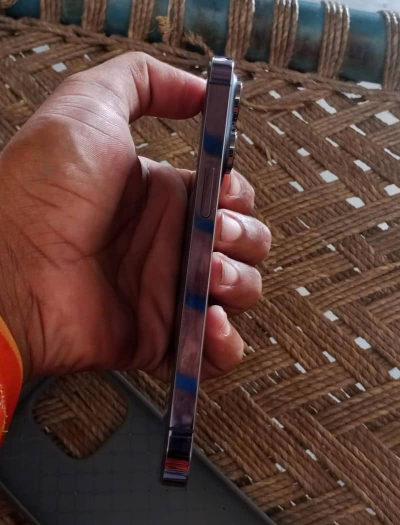 Apple iPhone 14 Pro 4