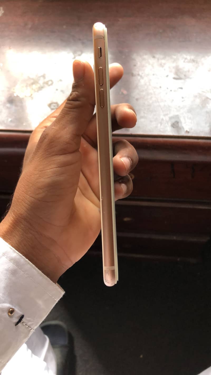 Apple iPhone 8 Plus 3