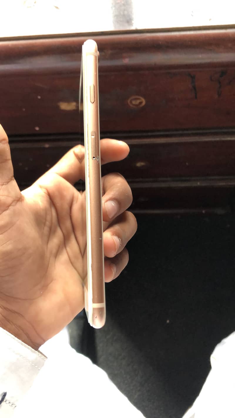 Apple iPhone 8 Plus 4