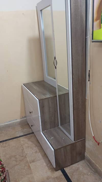 dressing table