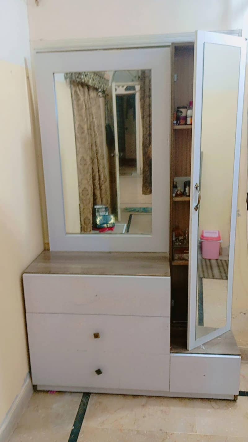 dressing table 1
