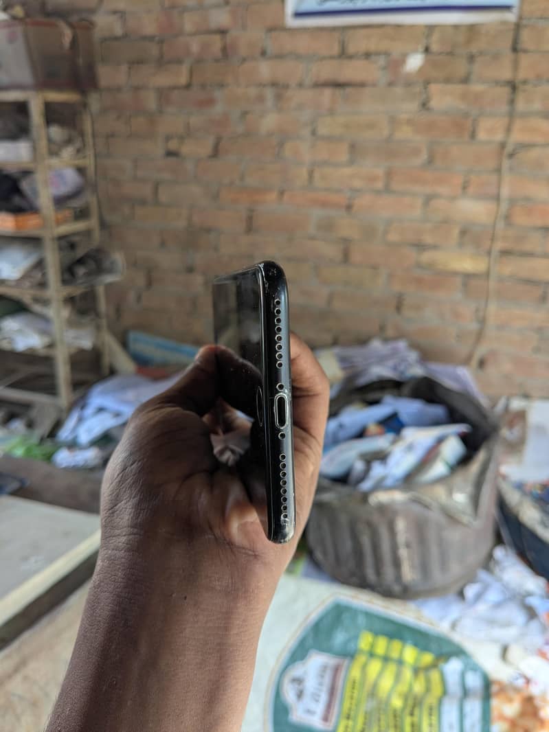 Apple iPhone 7 Plus 2