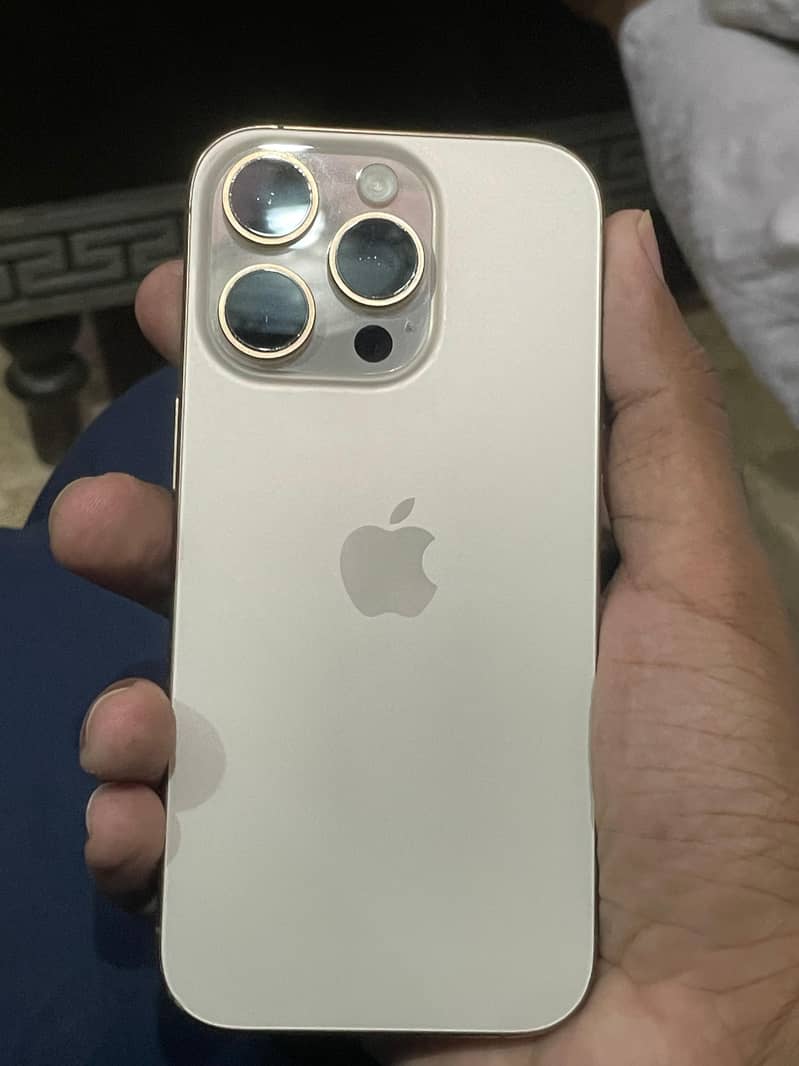 Apple iPhone 16 Pro 4