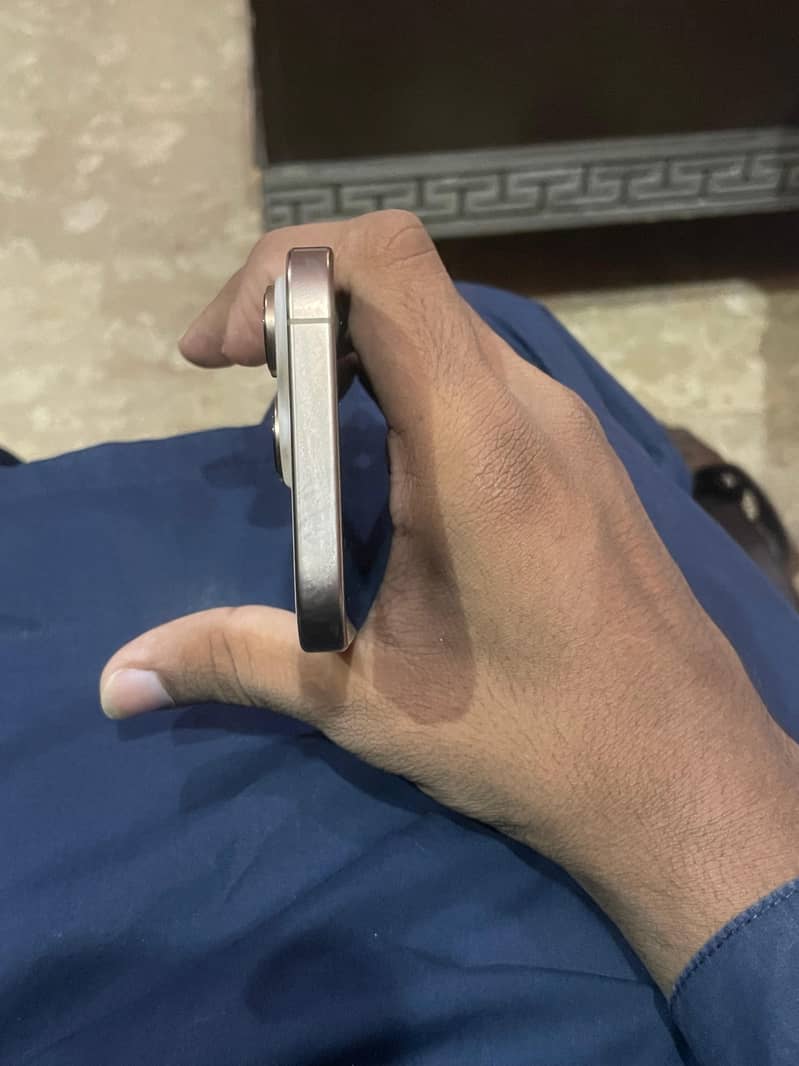 Apple iPhone 16 Pro 6