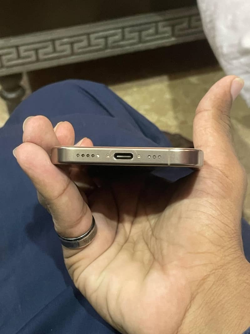 Apple iPhone 16 Pro 7