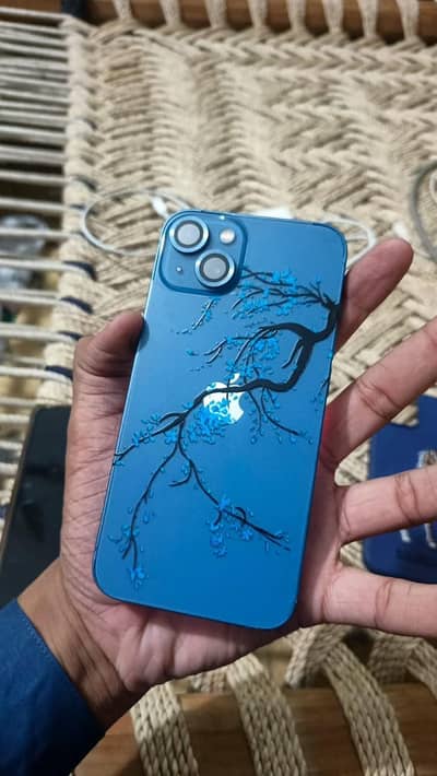 Apple iPhone 13