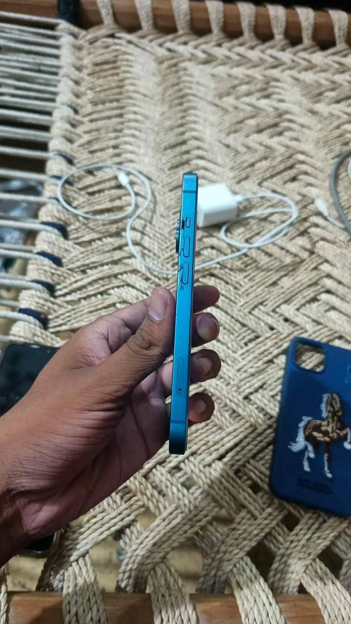 Apple iPhone 13 1