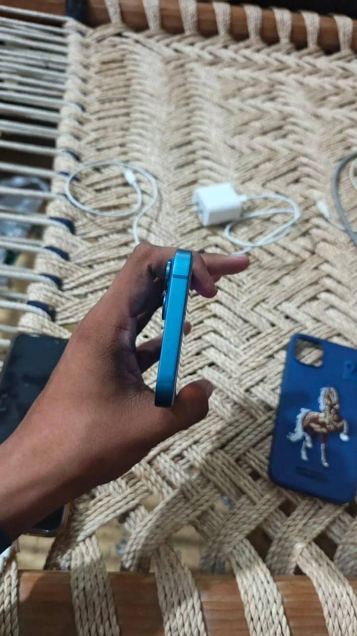 Apple iPhone 13 3