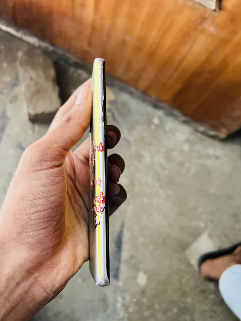 One Plus 8 8/128 2