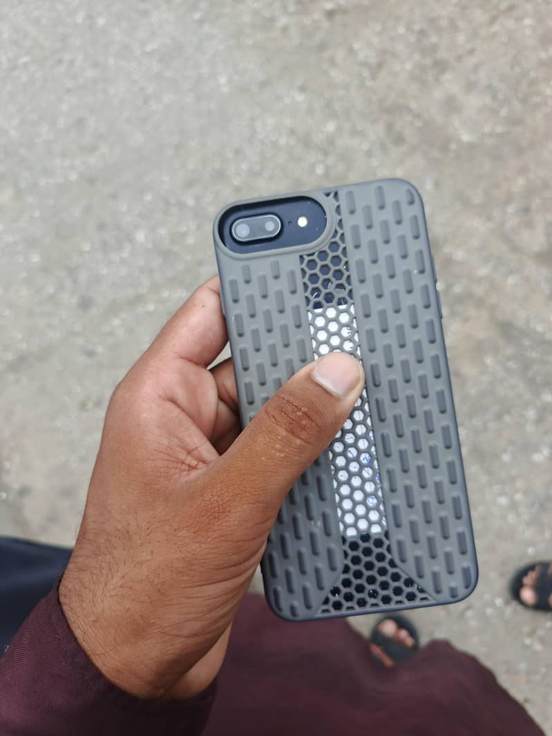 Apple iPhone 7 Plus 1