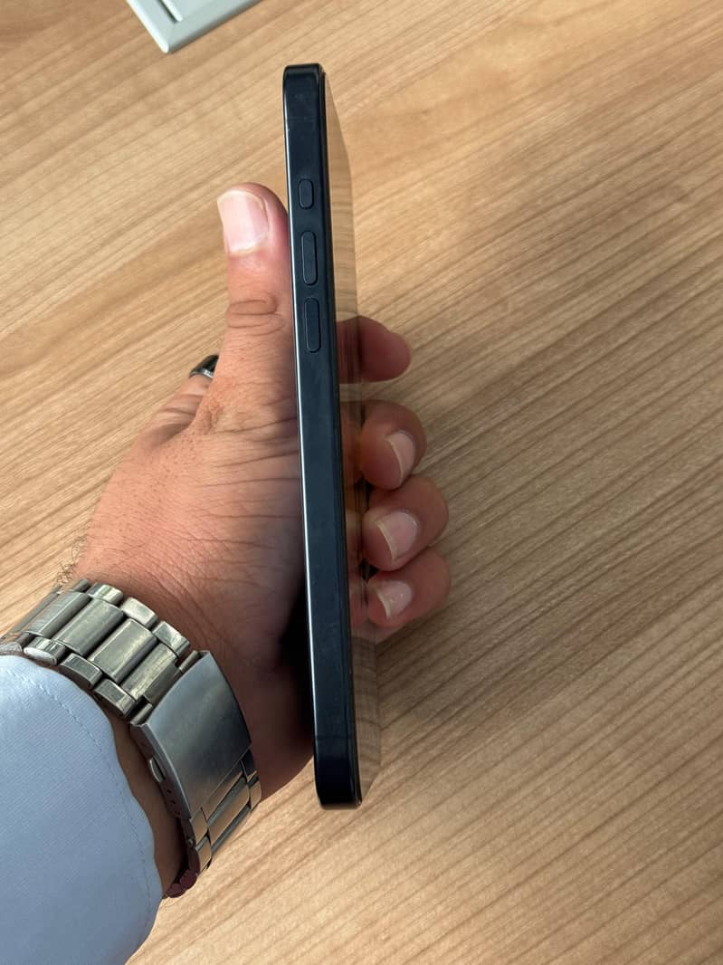 Apple iPhone 15 Pro Max 2