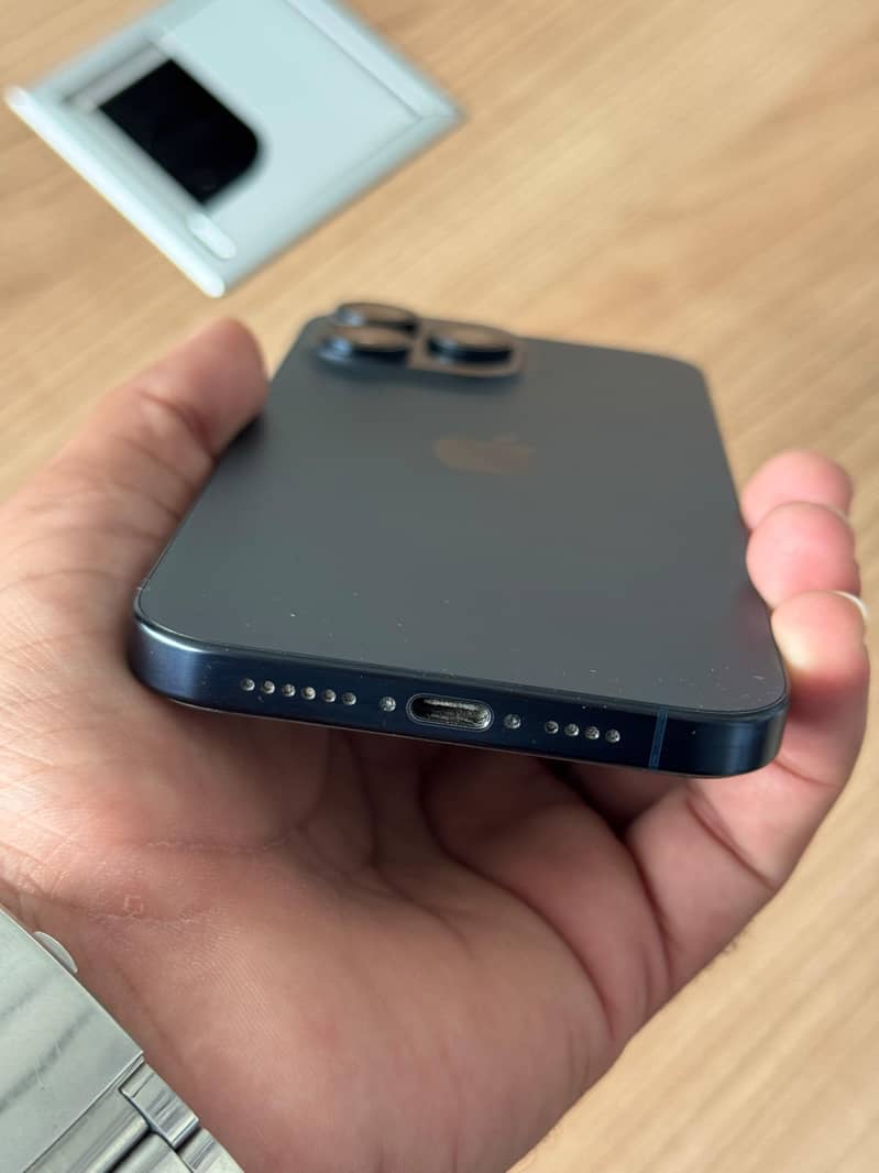 Apple iPhone 15 Pro Max 5