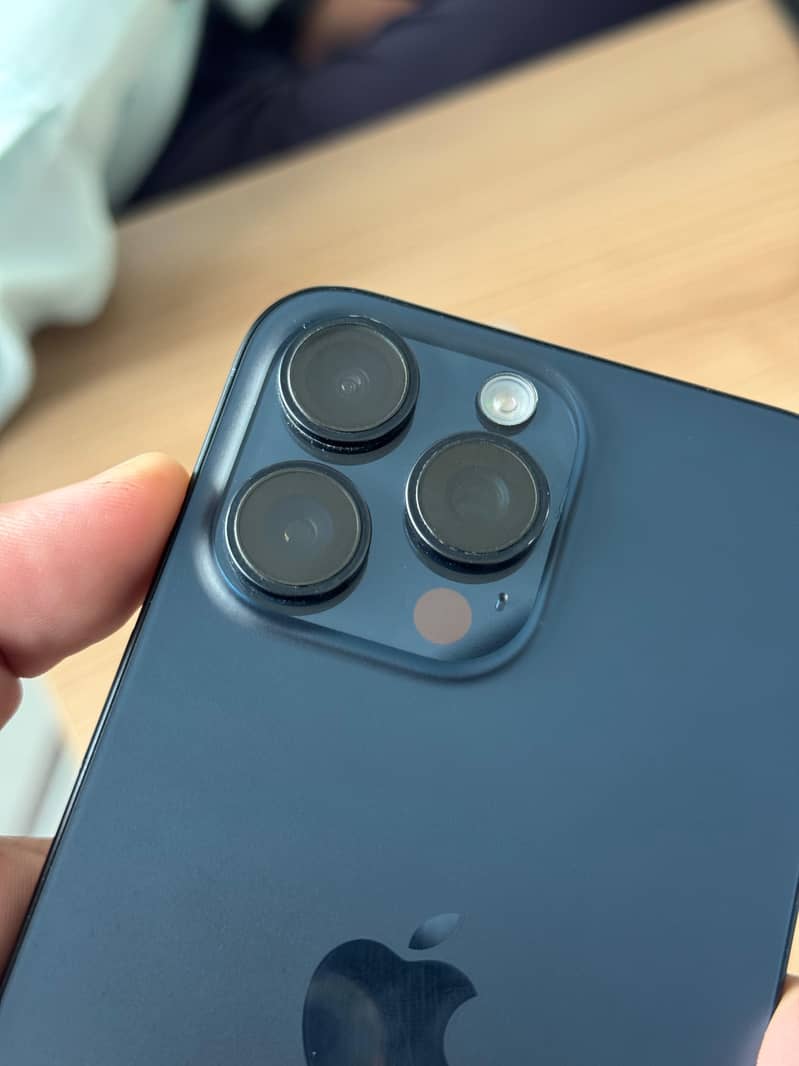Apple iPhone 15 Pro Max 6
