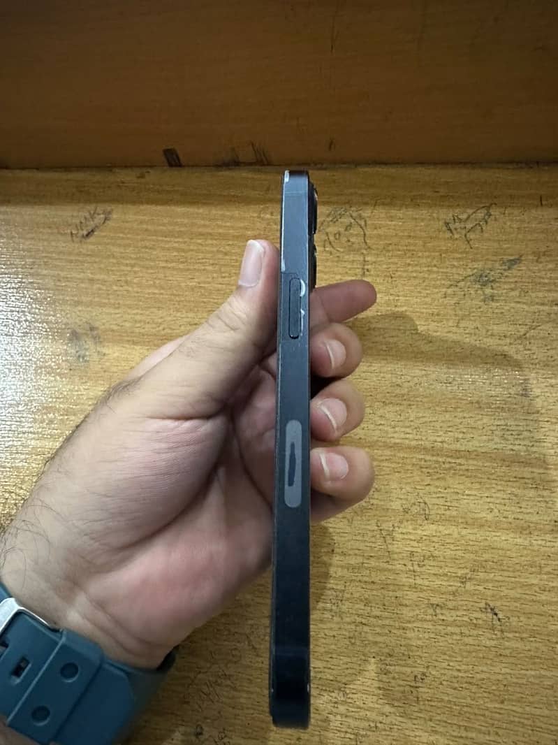 Apple iPhone 13 1