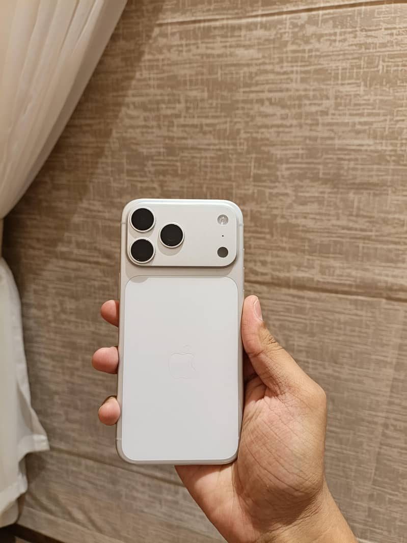 Apple iPhone 17 Pro Max 0