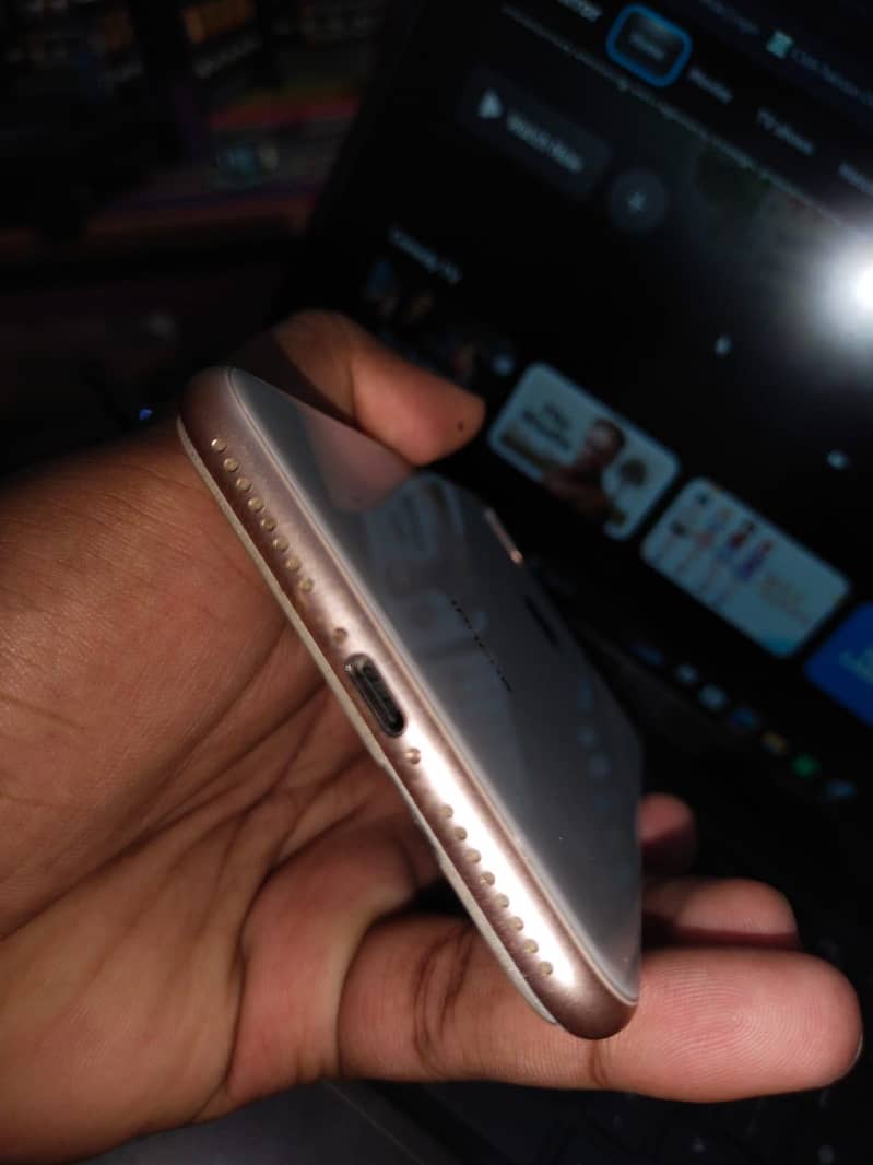 Apple iPhone 8 Plus 1