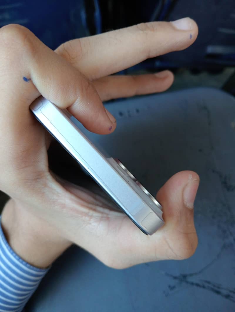 Apple iPhone 14 3