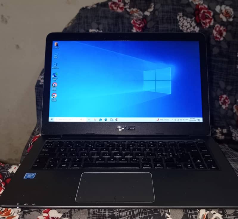 Asus E0403 1